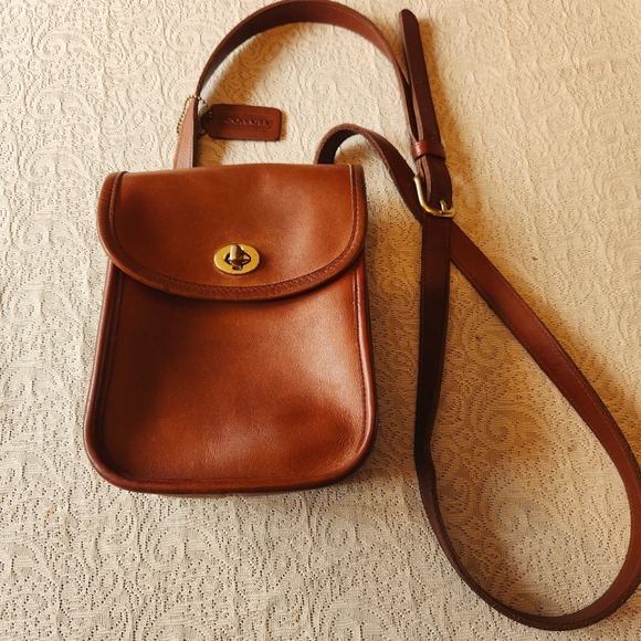 Coach Handbags - Vintage Coach 9978 Scooter Bag, Tan Leather, VERY Excellent Condition